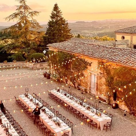 Villa Catignano on Instagram: "Dreamy atmosphere at @villa_catignano!!❤️ 🍂 Fall in Love… . Photo: @villa_catignano @marmoross Planner @lussoevents Location @villa_catignano Flower Design @flowersliving Photographer @sarah_anne_photo Videographer @whitelifestudio Caterer @class_ricevimenti Audio @audiovisualsiena makeup artist Music @fixthemusic Decor @pegandco_ Painter @buongiornoravello Rentals @preludiodivisionenoleggio Bar counter @eventinbar . @sspanic11 🫶 @weddedwonderland @vogueweddings @weddingchicks @italian_wedding_blogger @wedworldmagazine @weddingdecorinspiration #villacatignano #luxurywedding #dreamweddings #tuscanwedding #weddingabroad #elegantweddings #destinationweddingitaly #weddingplanning #weddingflorals #weddingcandles #weddingitaly #italyweddings #it Villa Catignano, Dark Romantic Wedding, Dream Wedding Locations, Dreamy Atmosphere, Destination Wedding Italy, Wedding Planning Decor, Artist Music, Tuscan Wedding, Dream Wedding Venues