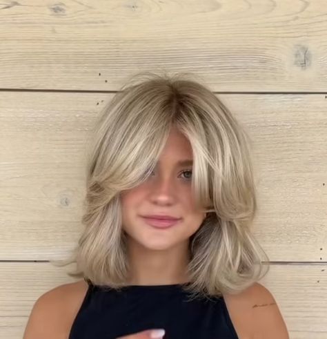 Blonde Short Blowout, Blonde Bob Blowout, Short Blonde Hair Blowout, 90s Layered Hair Short Hairstyles, 90 Layered Bob, 90s Bob Blowout, Blonde 90s Bob, 90s Blonde Bob, 90s Layered Hair Short