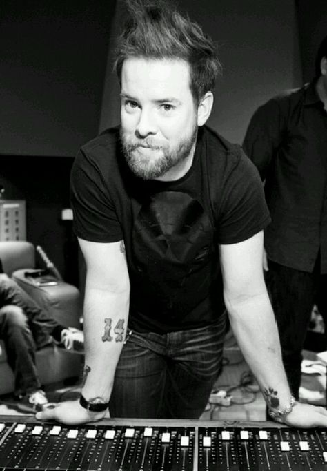 David Cook David Cook, Be My Baby, American Idol, Music Industry, Macaroni, Singers, Beautiful People, Musician, Cheese