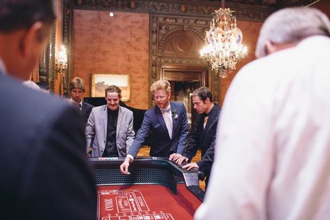 wedding casino Wedding Entertainment Ideas, Summer Wedding Venues, Casino Wedding, Circus Wedding, Wedding Caricature, Unique Wedding Receptions, Poker Game, Great Gatsby Wedding, Entertainment Ideas