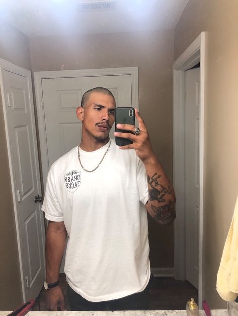 Mexican Guys With Tattoos, Hood Mexican Men, Hispanic Men With Tattoos, Cute Cholos Guys, Fine Cholos, Fine Puerto Rican Men, Hispanic Men Aesthetic, Cholo Hairstyles Men, Chicano Hairstyles Men