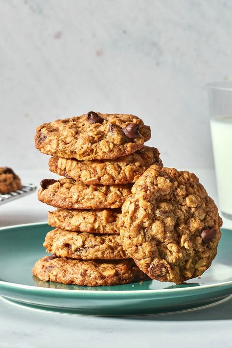 These Lactation Cookies Are For Everyone Lactation Oatmeal, Lactation Cookies Recipe, Chocolate Oatmeal Cookies, Waffle Cookies, Walnut Cookies, Lactation Cookies, Chocolate Oatmeal, Cookie Flavors, Oatmeal Raisin Cookies