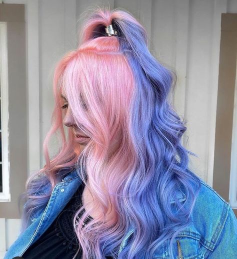 Half Colored Hair, Androgynous Hair, Split Dyed Hair, Korean Hair Color, Vivid Hair Color, Cute Hair Colors, Hair Shears, Hair Catalog, Hair Color Techniques