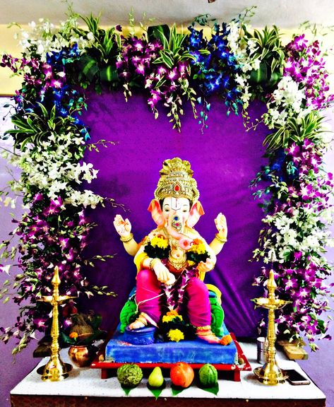 Ganapati Decoration Ideas, Door Flower Decoration, Flower Decoration For Ganpati, Eco Friendly Ganpati Decoration, Bappa Decoration, Ganpati Decoration Theme, Ganesh Decoration, Ganpati Decoration Ideas, Ganesh Festival