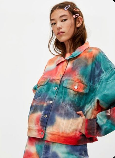 Tie Dye Jackets, Tie Dye Fashion, Mode Chanel, Tie Dye Denim, Denim Ideas, Tie Dye Outfits, Simple Fashion, Dye Shirt, Accessories Fashion