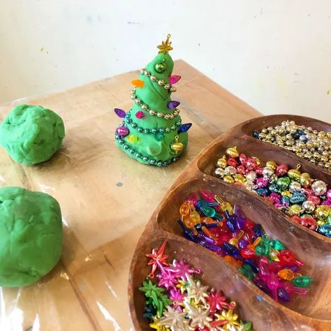 Christmas Sensory Play, Play Dough Christmas, Christmas Sensory, Nursery Activities, Bumbo, Christmas Play, Preschool Christmas, Christmas Classroom, Toddler Play