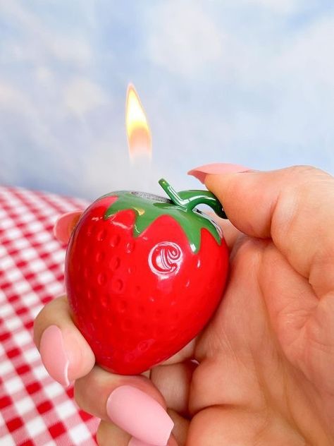 Strawberry Lighter, Canna Style, 3d Strawberry, Strawberry Keychain, Cool Lighters, Strawberry Decorations, Gas Stations, Mia 3, Cute Strawberry