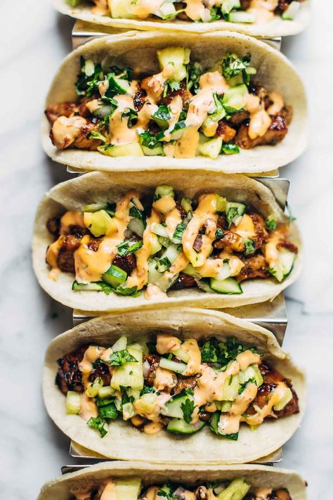 Pork Tacos With Pineapple Salsa, Pork Tacos With Pineapple, Tacos With Pineapple Salsa, Caramelized Pork, Tacos With Pineapple, Sriracha Mayo, Diner Recept, Pork Tacos, Pineapple Salsa