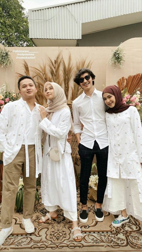 Ootd Kondangan Couple Casual, Outfit Tunangan, Ootd Kondangan Couple, Outfit Lebaran Keluarga, Outfit Kondangan Couple, Kondangan Couple, Melayu Wedding, Style Kondangan, Gaun Ruffle