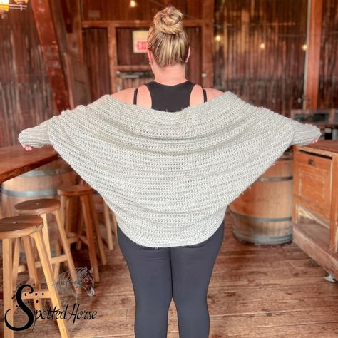 Easy Cocoon Crochet Cardigan Pattern Free - Spotted Horse Design Co. Easy Sweater Crochet, Crochet Cocoon Sweater, Cabin Crochet, Cocoon Cardigan Pattern, Cosy Cabin, Crochet Cocoon, Crochet Sweater Pattern, Crochet Wrap Pattern, Crochet Cardigan Pattern Free