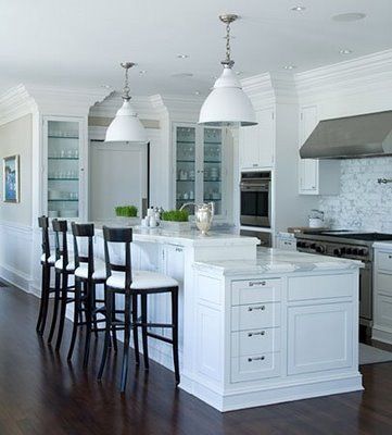 American Kitchen Design, Ornate Kitchen, Hamptons Kitchen, White Shaker Cabinets, White Kitchen Design, Little Kitchen, Transitional Kitchen, Large Kitchen, White Cabinets