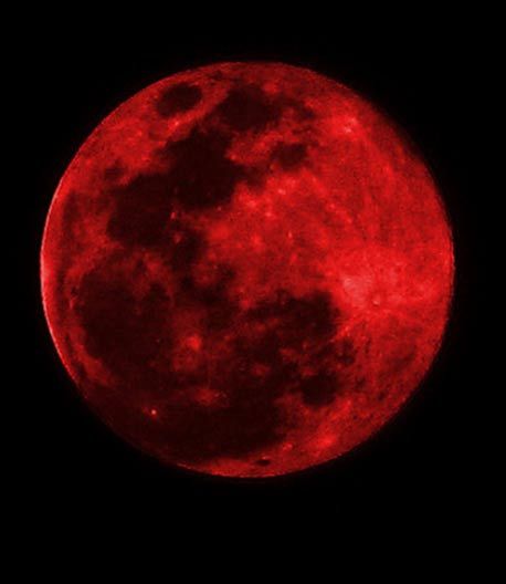 A full red moon. The people of New England believed that Judgment Day was upon them and this was bolstered by the fact that the moon glowed red. Red Moon, Blood Moon, In The Dark, Moon, Red