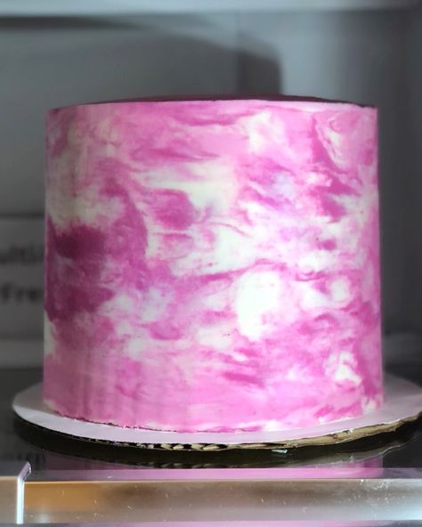 Watercolor Cakes Buttercream, How To Marble Buttercream Icing, Pink Marble Cake Buttercream, Marble Frosting Cake, Marble Icing Cake, Marbled Frosting, Marbled Buttercream Cake, Marble Cake Design, Marble Buttercream Cake