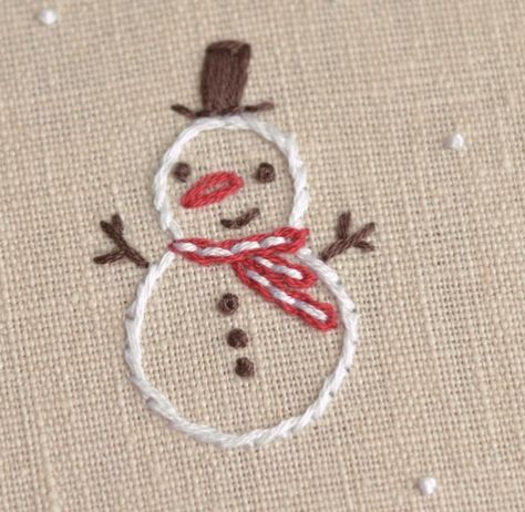 Easy Holiday Embroidery, Embroidery Merry Christmas, Cute Christmas Embroidery Ideas, Embroidery Winter Patterns, Simple Embroidery Christmas, Christmas Embroidery Napkins, Cute Christmas Embroidery, Xmas Embroidery Ideas, Xmas Embroidery Patterns