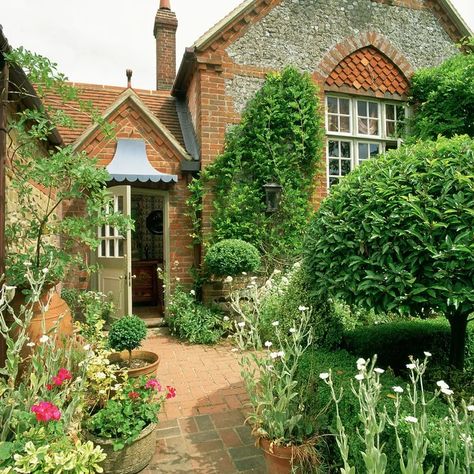 32 front garden ideas to spruce up your home, from paving inspiration to planting techniques | Ideal Home Front Gardens Uk, Planting Techniques, Ideal Home Magazine, Front Garden Ideas, Front Gardens, British Garden, Spruce Up Your Home, Diy Renovation, House And Home Magazine