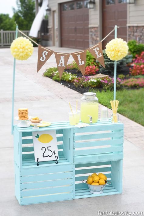 Lemonade Stand Ideas for kids. This DIY set up using crates is so cute. Love all of the colors too. The cubbies are perfect for storing decor and cups/extras in the back. Kids Lemonade Stands, Diy Lemonade Stand, Kids Lemonade, Diy Lemonade, Lemonade Party, Diy Bebe, Woodworking For Kids, Pallet Crafts, Diy Coasters