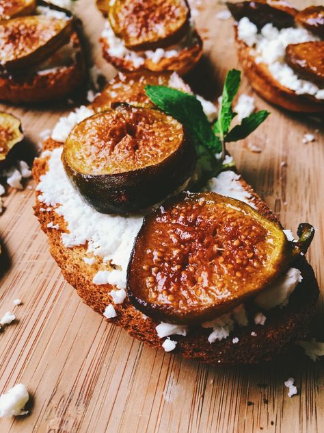 Fig Appetizer, Fig Dessert, Appetizers Easy Dips, Fig Salad, Feta Salad Recipe, Crowd Pleasing Appetizers, Fig Recipes, Vegan Bbq, Jamie Oliver Recipes