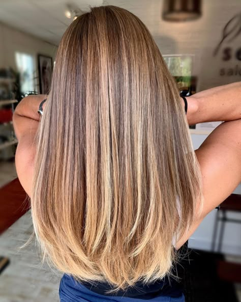 25 Popular Brown Balayage Hair Colors Trending in 2021 Low Balayage Blonde, Light Golden Brown Hair, Brown Balayage Hair, Golden Brown Hair Color, Balayage Hair Color Ideas, Balayage Hair Color, Brunette Hair With Highlights, Brown Hair With Blonde Highlights, Brown Hair Balayage