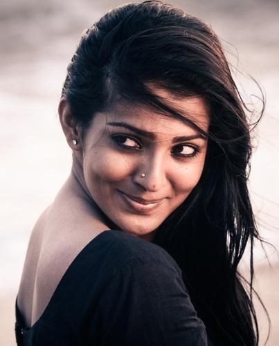 Parvathi menon in mariyaan Parvathi Menon, Beauty Pictures, Movie Photo, India Beauty, Desi Beauty, Beauty Face, Bollywood Actress, Photography Poses, Close Up