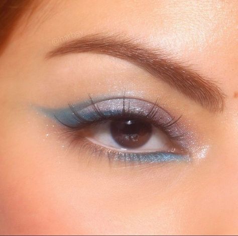 Cinderella Makeup, Eyebrow Trends, Silver Eye Makeup, Maquillage On Fleek, Vampire Bride, Blue Makeup Looks, Christmas Makeup Look, Prom Eye Makeup, Prom Makeup Looks