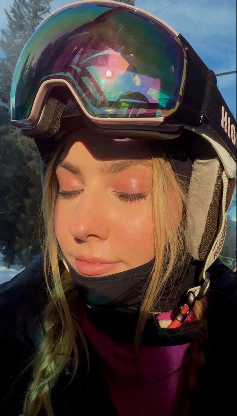 #ski #skimakeup #makeup #aesthetic Ski Make Up, Skiing Makeup, Ski Fit, Ski Party, Apres Ski Party, Go Skiing, Snow Bunny, Makeup Aesthetic, Snow Bunnies