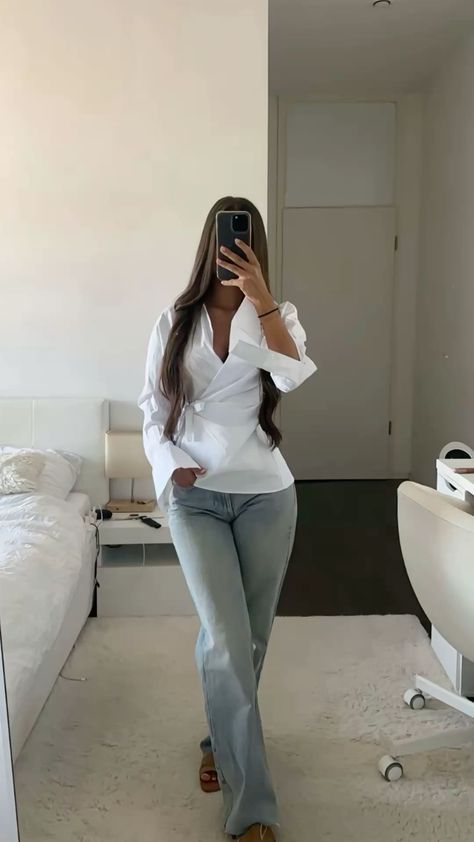 Regal Look Style Outfit, Pretty White Outfits, Realtor Outfits For Women Classy, Outfit Without Face, Winter Vacay Outfits, Simple Luxury Lifestyle, Pants With Loafers Outfit, Elegant Chic Outfits Classy, Candlelight Concert Outfit