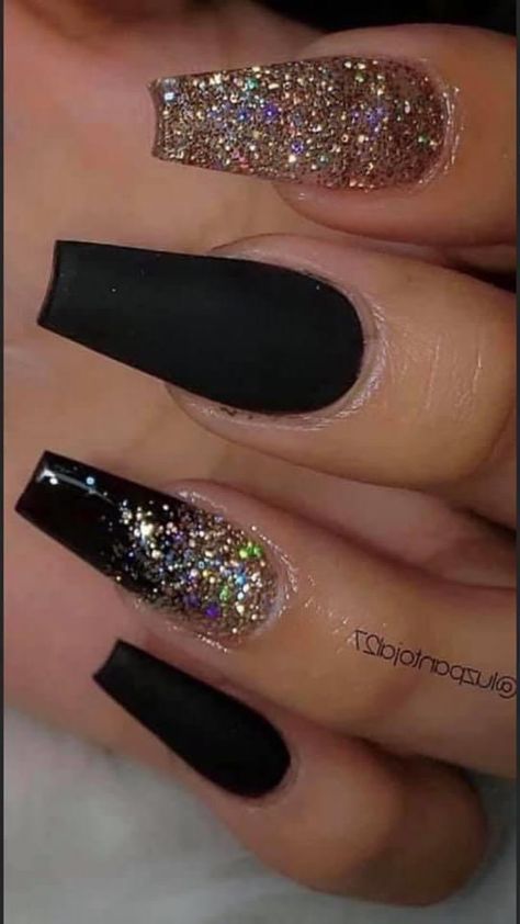 Black And Gold Glitter Nails, Black Gold Nails, Black Nails With Glitter, New Years Nail Designs, Silver Glitter Nails, Pointy Nails, Gold Glitter Nails, Nails Winter, Acrylic Coffin