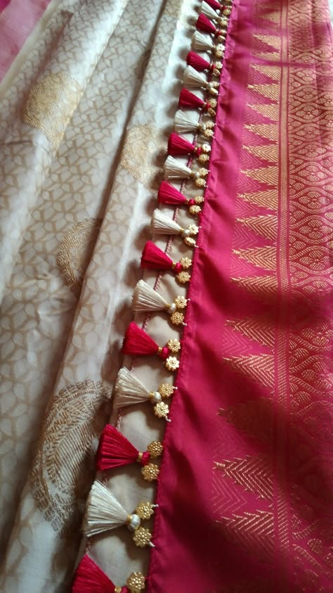 Tassels Fashion Clothing, Saree Kuchu New Designs, Silk Saree Blouse Designs Patterns, Beautiful Sleeves, Saree Tassels Designs, Design Triangle, Saree Kuchu Designs, Latest Blouse Designs Pattern, Sari Design