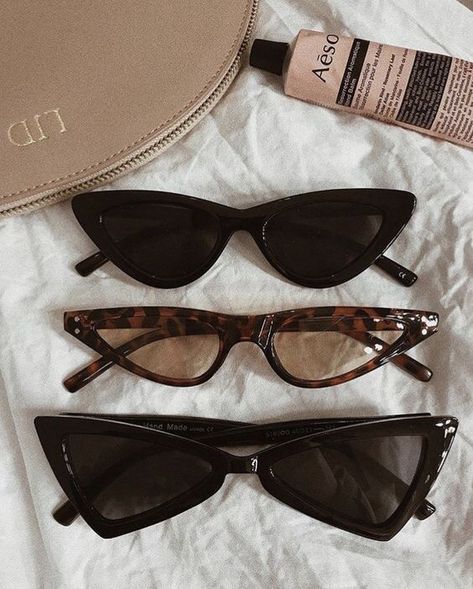 Follow my pinterest✨ @f1233v Face Shape Sunglasses, Sunglasses For Your Face Shape, Mode Chanel, Quay Sunglasses, Trendy Glasses, Sunglasses Women Vintage, Cute Sunglasses, نظارات شمسية, Cool Glasses