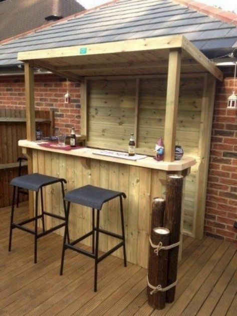 Bar extérieur en palettes : 15 inspirations pour votre jardin ! Outdoor Bar Ideas Backyards, Bar Pallet, Bar En Palette, Outdoor Bar Ideas, Bar En Plein Air, Outdoor Garden Bar, Outdoor Tiki Bar, Deck Bar, Pallet Bar Diy