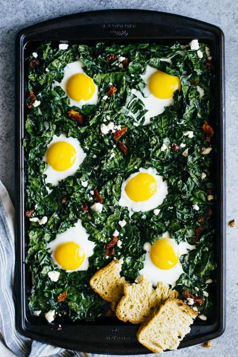 Baked Kale, Egg Bake, Meatless Dinner, Kale Recipes, Pan Recipes, One Pan Meals, Gluten Free Breakfasts, Sheet Pan Dinners, Baked Eggs