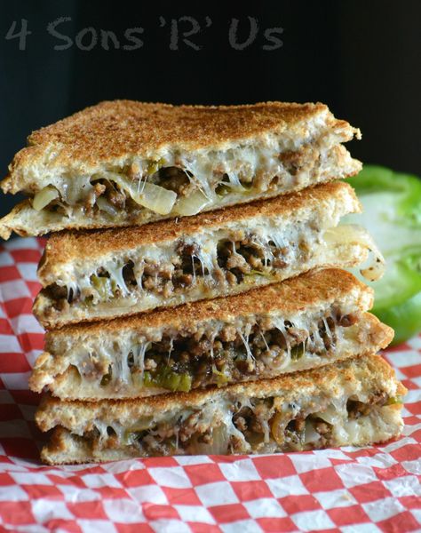 Ground Beef Philly Cheesesteak Grilled Cheese 4 Ground Beef Philly, Sandwich Specials, Philly Cheesesteak Soup, Amazing Sandwiches, Cheesesteak Soup, Best Philly Cheesesteak, Burger Ideas, Resep Sandwich, Grilled Sandwiches