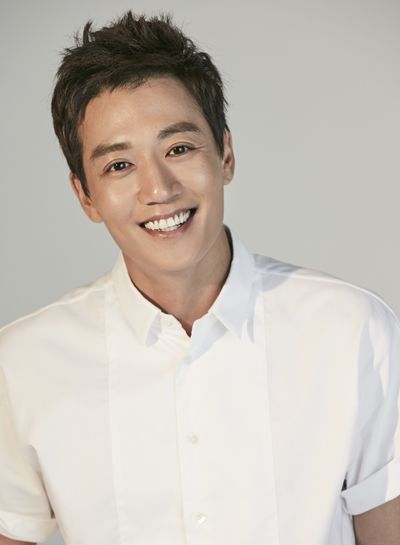 Kim Rae Won Cheerful and Content After Wrapping Up SBS Drama Doctors | A Koala's Playground Happy Character, Foreign Celebrities, Kim Rae Won, Namgoong Min, Park Hae Jin, Shin Se Kyung, Korean Male Actors, We Get Married, Lee Seung Gi