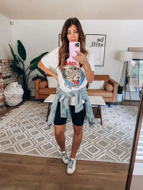 Biker Shorts Band Tee Outfit, Biker Shorts And Graphic Tee Outfit, Graphic Band Tee Outfit, Look Short Biker, Graphic Tee Biker Shorts Outfit, Look Biker Shorts, Outfit Biker Mujer, Black Biker Shorts Outfit Casual, Golden Goose Outfit Summer