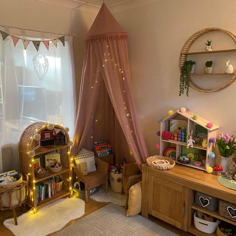 Childminders Playroom, Book Corner Eyfs, Home Corner Ideas, Home Corner Ideas Early Years, Hygge Classroom, Hygge Nursery, Nursery Room Ideas Childcare, Preschool Classroom Layout, Vintage Playroom