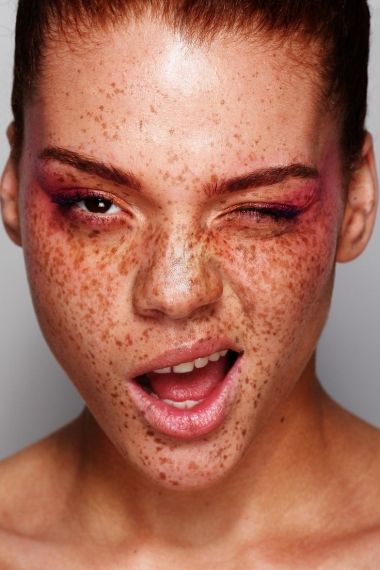 Image.ie are proud to be Team Freckle as we look at the new Freckle Pencil in Topshop. Get/Fake the natural look... Freckle Juice, Beauty Marks, Beautiful Freckles, Freckles Girl, Freckle Face, Natural Redhead, Rich Family, Beauty Mark, Character Aesthetics