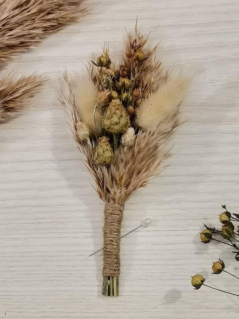 Boutonniere Dried Flowers, Groomsmen Corsage, Groom Lapel Pin, Thistle Wedding, Pampas Grass Wedding, Rustic Boutonniere, Wedding Boutonniere, Grass Wedding, Corsage Pins