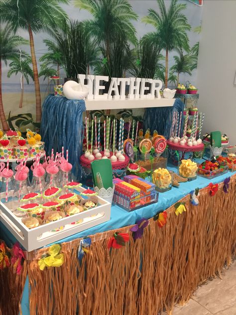 Aloha theme sweet candy bar -cupcakes and cake pops-birthday party Hawaiian Candy Bar, Tropical Candy Bar Ideas, Tropical Candy Bar, Summer Birthday Themes, Summer Birthday Cake, Beach Birthday Cake, Beach Theme Birthday, Sweet Sixteen Birthday Party Ideas, Tropical Birthday Party