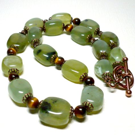 Love. New Jade Serpentine Nugget and Tiger Eye Chunky 21 inch Necklace Glass Bead Crafts Diy, Serpentine Necklace, Glass Bead Crafts, Jewels Diy, Necklaces Ideas, Egyptian Necklace, Holiday Necklace, Golden Tiger, Bracelet Display