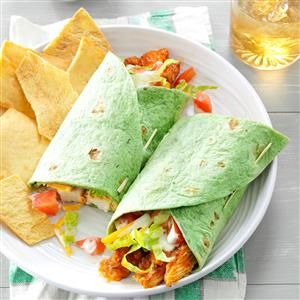 Buffalo Chicken Wraps Recipe -Blue cheese dressing and hot pepper sauce enhance these yummy tortilla wraps. Filled with chicken, cheese, lettuce and tomatoes, they're colorful, fun to eat...and tote-able, too! -Athena Russell Florence, South Carolina Buffalo Chicken Wrap Recipe, Bird Recipes, Cold Sandwich Recipes, Sandwich Wraps Recipes, Buffalo Chicken Wraps, Quick Lunch Recipes, Chicken Wrap Recipes, Cold Sandwiches, Chicken Wrap