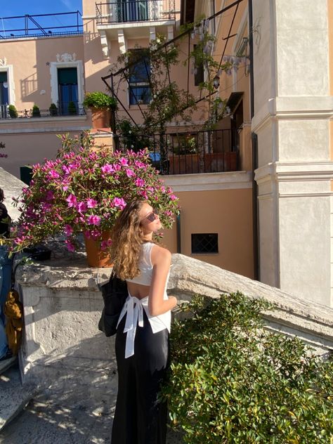 Rome Italy Spanish Steps European Summer OOTd Spanish Steps Rome Italy Instagram, Spanish Steps Photo Ideas, Spanish Steps Rome Italy, Rome Spanish Steps, Spanish Steps Rome, Rome Pictures, Album Concept, Travel Ootd, Spanish Steps