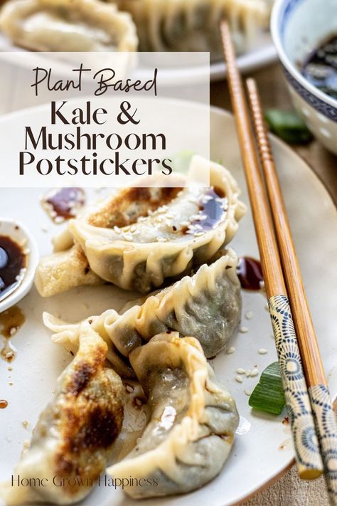 Mushroom and Kale Potstickers Savoury Sauces, Mushroom Kale, Dumpling Dipping Sauce, Savoury Pies, Frozen Dumplings, Homemade Dumplings, Dumpling Wrappers, Baked Dinner, Dinner Meal Prep