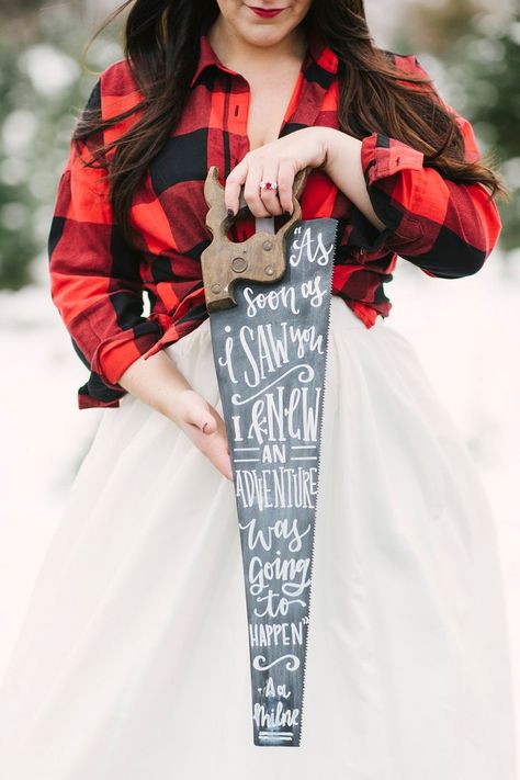 Christmas Tree Farm Wedding Inspiration with Tradition - photo by Alicia King Photography https://ruffledblog.com/christmas-tree-farm-wedding-inspiration-with-tradition Lumberjack Wedding, Christmas Tree Farm Wedding, Flannel Wedding, Wedding Day Program, Tree Farm Wedding, Snowy Christmas Tree, Wedding Day Tips, King Photography, Wedding Winter