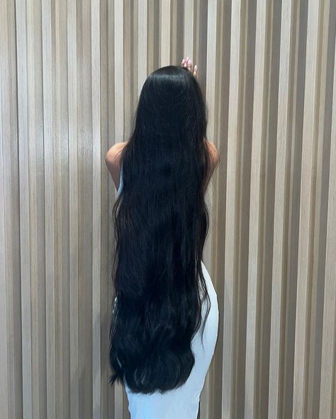 Long Black Hair Wavy, Models Outfits, Black Hair Aesthetic, Long Shiny Hair, Wavy Hair Extensions, Extra Long Hair, Hair Inspiration Long, Long Healthy Hair, Really Long Hair