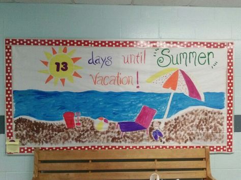 Count down to summer Summer School Themes, Count Down To Summer, Summer Bulletin Board, Door Bulletin Boards, School Countdown, School Nurse Office, Summer Bulletin Boards, Whiteboard Art, School Door Decorations