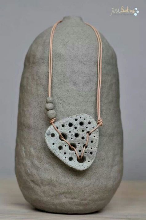 Ceramica Ideas, Ceramic Jewellery, Cerámica Ideas, Poly Clay, Ceramic Necklace, Rock Jewelry, Clay Jewellery, Polymer Jewelry, Porcelain Jewelry