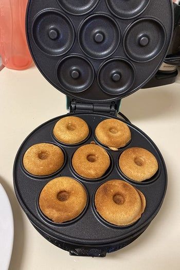 Donut Maker Machine, Best Gifts Under 50, Mini Donuts Maker, Kid Friendly Breakfasts, Maple Frosting, Spring Roll Wrappers, Donut Maker, American Cake, Organic Apple Cider