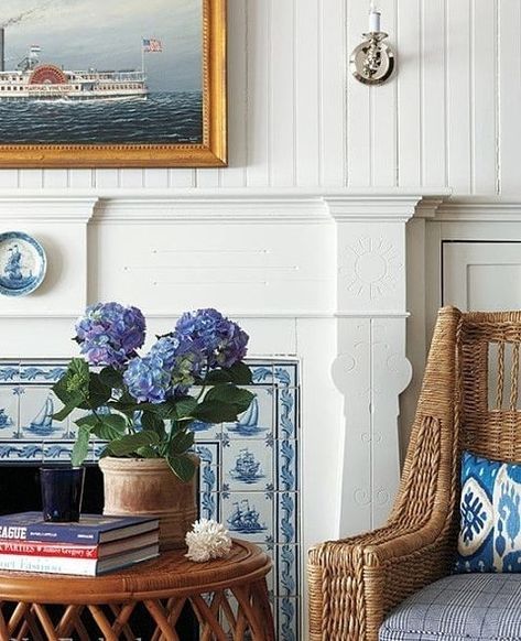 New England Interior, New England Style Homes, New England Cottage, Blue And White Decor, Shingle House, Vignette Design, New England Home, Coastal Living Rooms, New England Homes