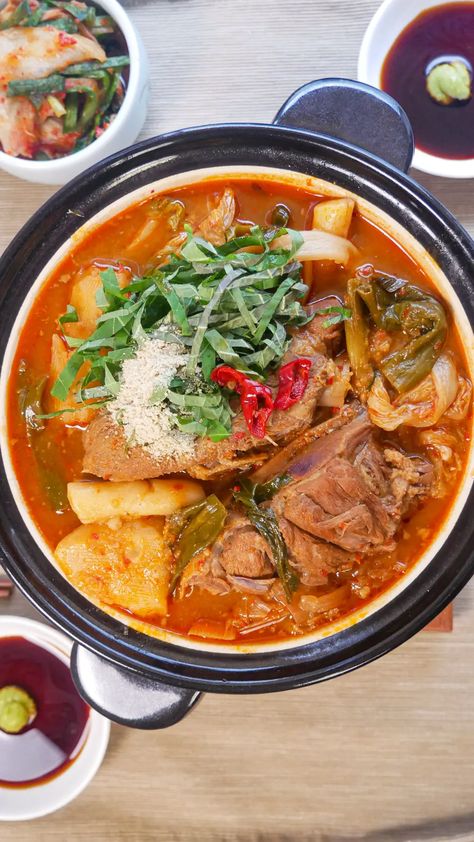 Pork Bone Soup, Korean Soup, Korean Pork, Bone Soup, Pork Soup, Napa Cabbage, Chinese Cabbage, Stuffed Pepper Soup, Fish Sauce