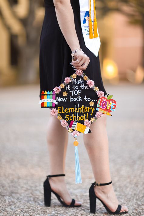 Master In Education Graduation Cap, Graduate Elementary School, Masters Cap Decoration Teacher, Kindergarten Teacher Graduation Cap, Graduation Cap Ideas For Teachers, Future Teacher Senior Pictures, Teacher College Graduation Cap, Graduation Caps Teacher, College Graduation Cap Ideas Teacher